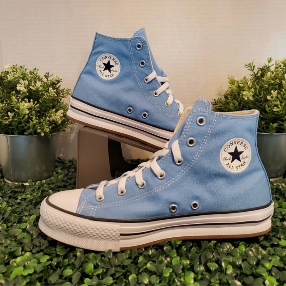 Converse Chuck Taylor High Top in University Blue